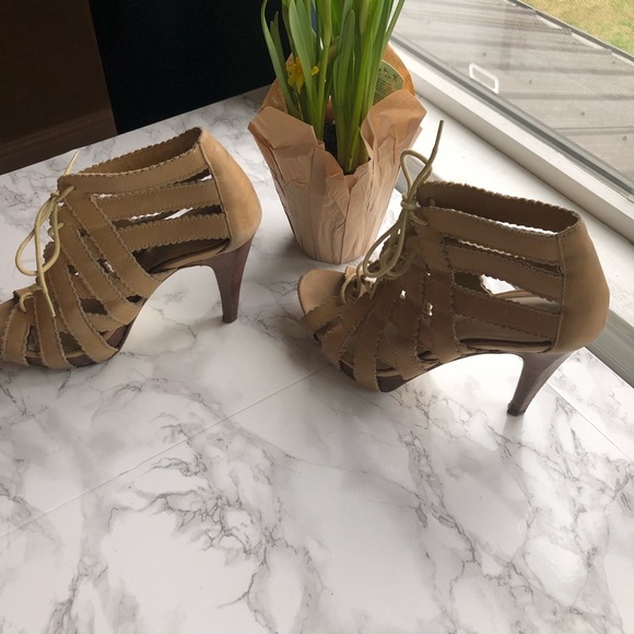 The Heel of Summer - Picture 3 of 4